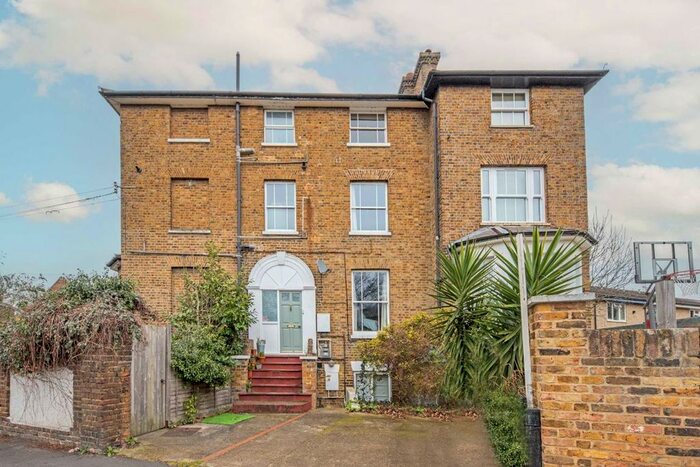 1 Bedroom Flat To Rent In Denmark Road, Kingston Upon Thames, KT1