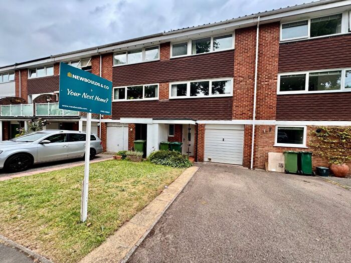 3 Bedroom Terraced House To Rent In Grove Road, Shepperton, Surrey, TW17