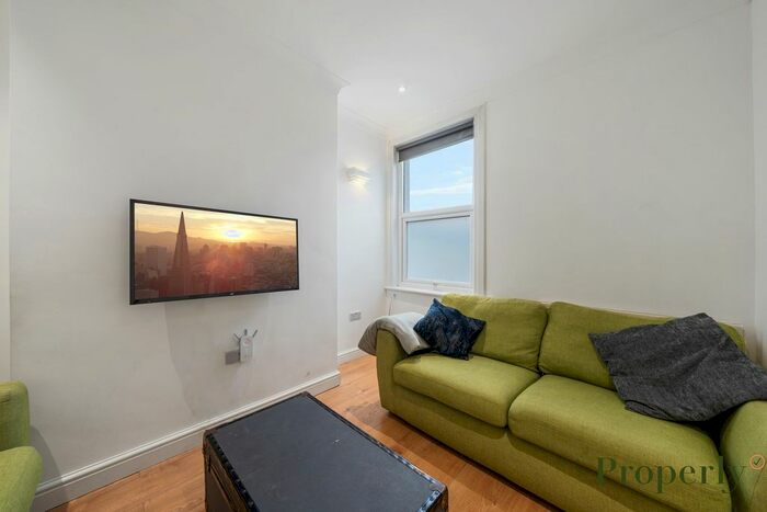 3 Bedroom Flat To Rent In George Lane, London, SE13