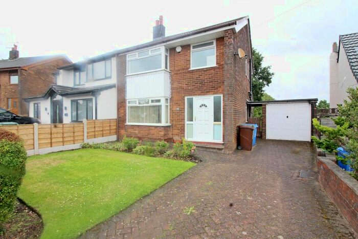 3 Bedroom Semi Detached House To Rent In Newington Drive, Bury, BL8