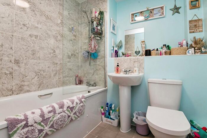 1 Bedroom Flat For Sale In Bussel Close, Exeter, Devon, EX1