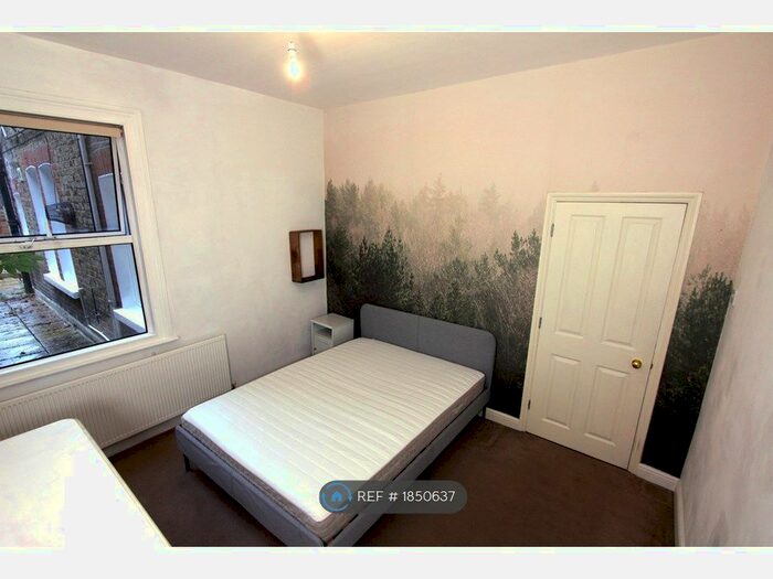2 Bedroom Flat To Rent In Kingswood Road, London, SW2