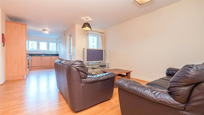 3 Bedroom Flat To Rent In Hawkhill Close, Edinburgh, EH7