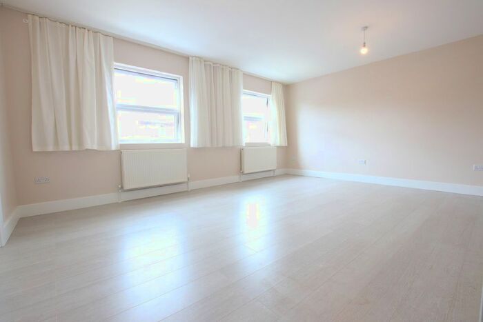 2 Bedroom Flat To Rent In High Road Leyton, London, E10