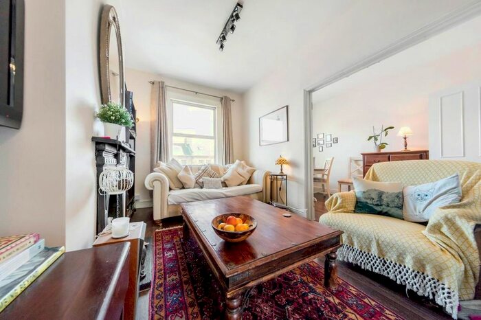 1 Bedroom Flat To Rent In Queenstown Road, SW8