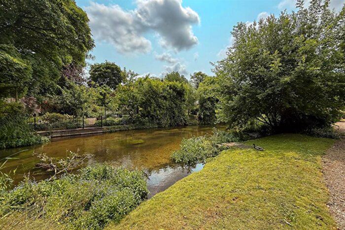 2 Bedroom Bungalow For Sale In The Beeches, Park Street, St. Albans, AL2