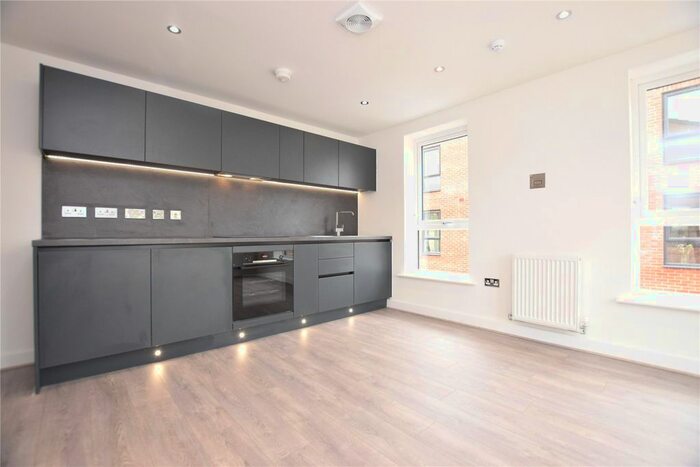 2 Bedroom Town House To Rent In Copper Beech Court, Leeds, West Yorkshire, LS16