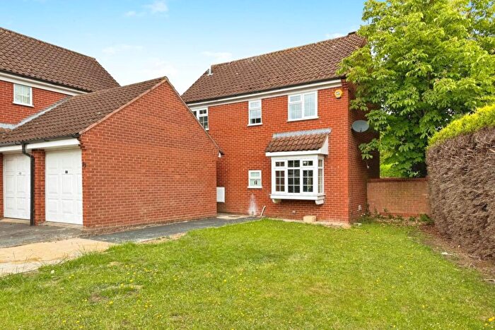 4 Bedroom Link Detached House To Rent In Bedfordshire Way, Wokingham, RG41