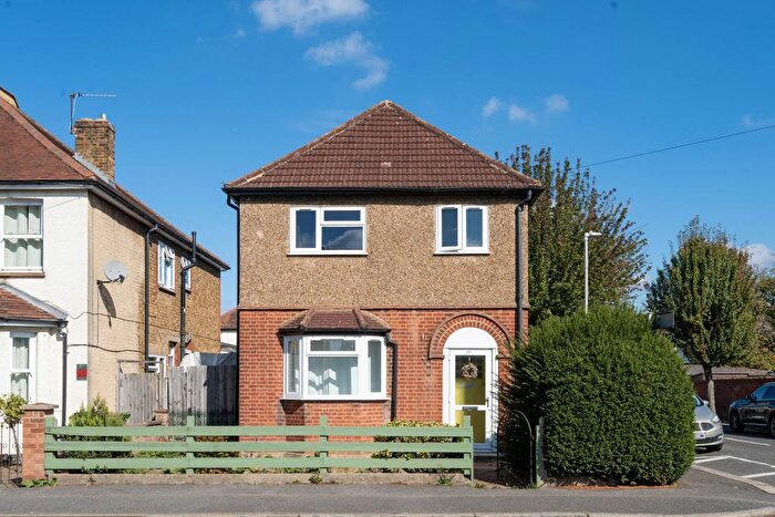 3 Bedroom Detached House For Sale In Thornhill Road, Surbiton, KT6