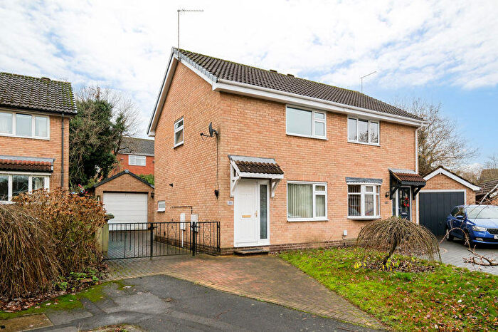 2 Bedroom Semi-Detached House For Sale In Creswick Close Chesterfield, S40
