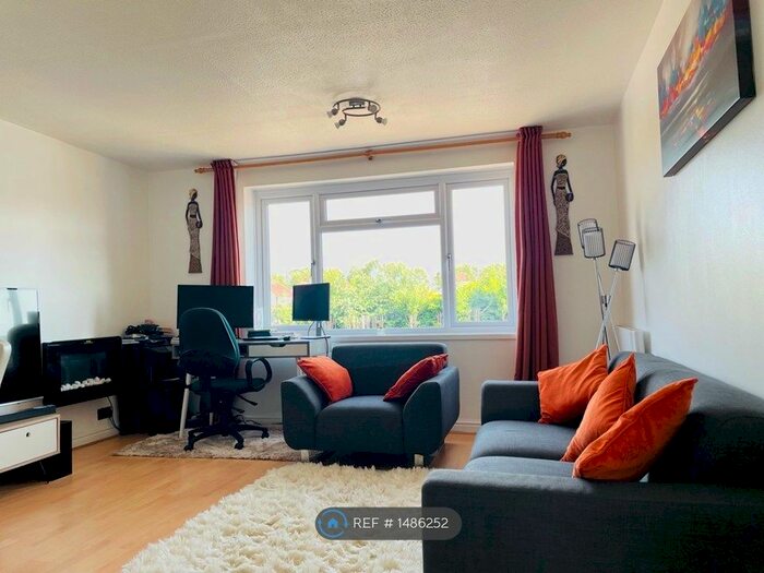 2 Bedroom Flat To Rent In Bingley Close, Snodland, ME6