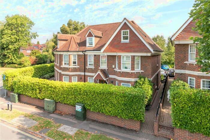 2 Bedroom Penthouse To Rent In Park Rise, Leatherhead, Surrey, KT22