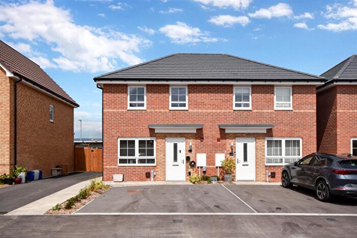 3 Bedroom Semi-Detached House For Sale In Blankney Road, Fernwood, Newark, NG24