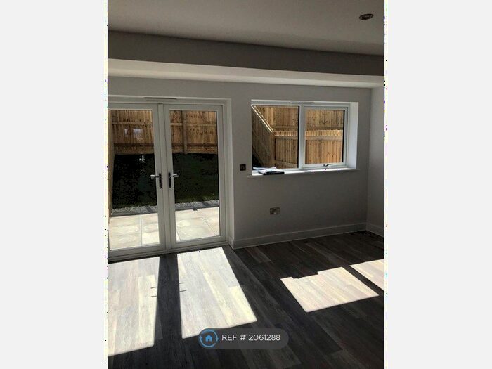 1 Bedroom Flat To Rent In Parker's Way, Totnes, TQ9