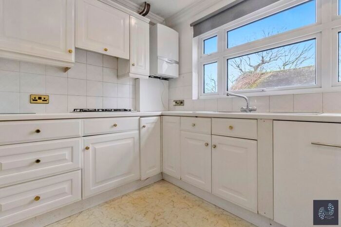 4 Bedroom Property To Rent In Southway, London, N20