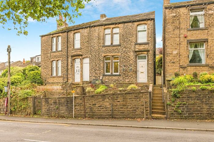 3 Bedroom End Terrace House For Sale In Meltham Road, Netherton, Huddersfield, HD4