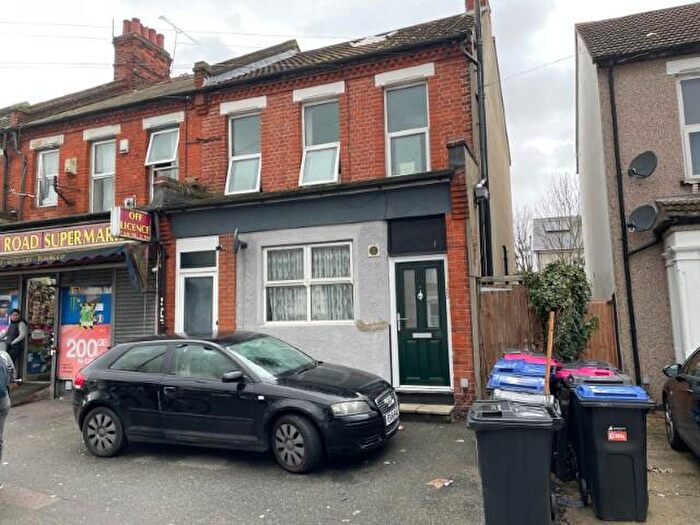 1 Bedroom Flat For Sale In North Road, Westcliff-On-Sea, Essex, SS0