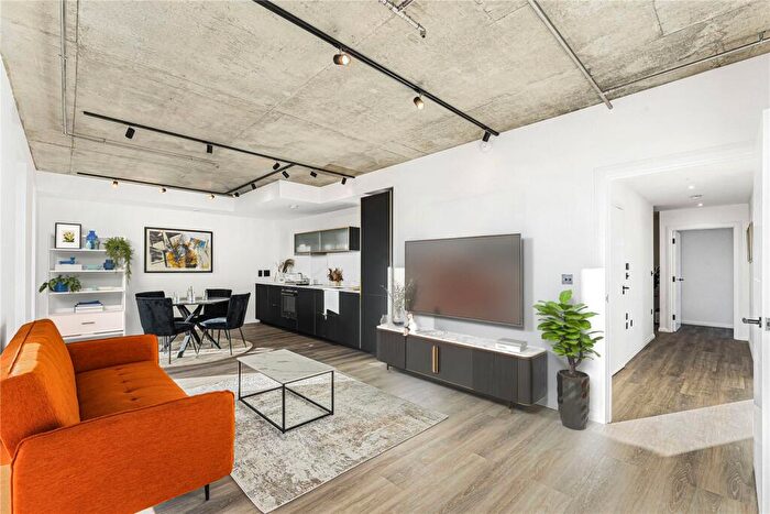 3 Bedroom Apartment For Sale In Windmill Lane, Maryland Point, London, E15