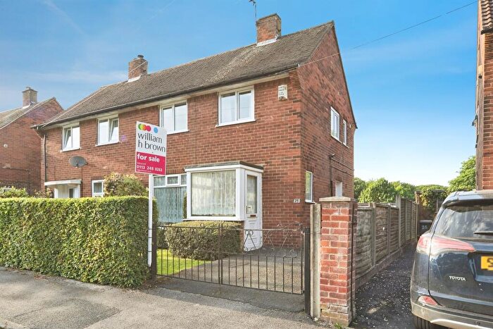 2 Bedroom Semi-Detached House For Sale In West Park Close, Leeds, LS8