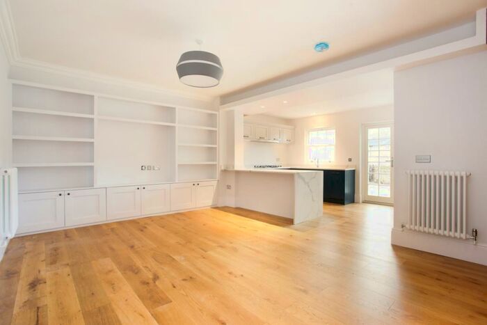 2 Bedroom Apartment To Rent In Kings Road Windsor, SL4