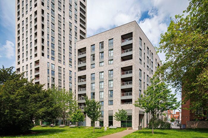 2 Bedroom Flat To Rent In Georgette Apartments, Wandsworth, London, SW18