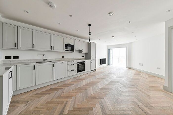 2 Bedroom Flat To Rent In Clifton Mansions, Park Avenue, London, NW2