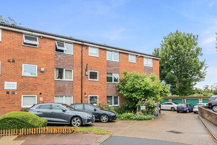 2 Bedroom Flat For Sale In Queens Avenue, Winchmore Hill, London, N21
