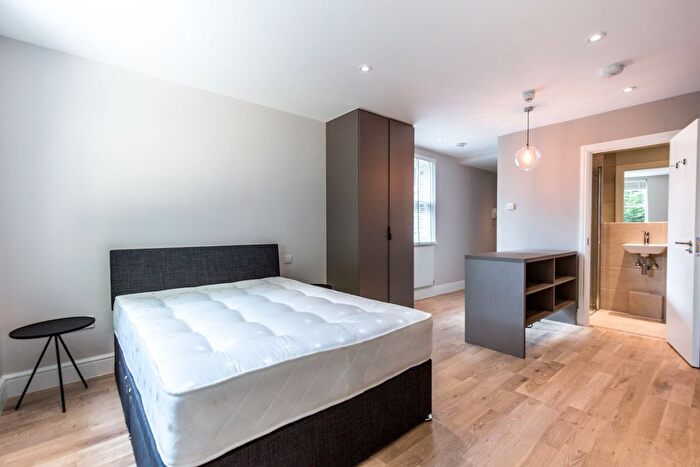 1 Bedroom Flat To Rent In Amp; St Quintin Avenue, London, W10