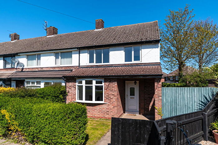 3 Bedroom End Of Terrace House For Sale In Mendip Avenue, Grimsby, DN33