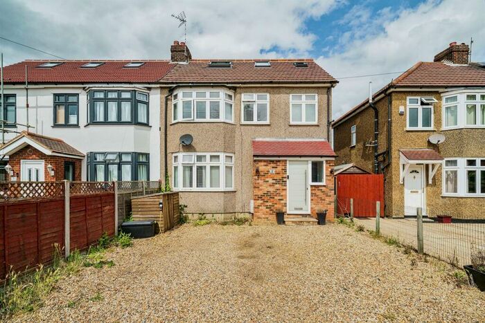 5 Bedroom Semi-Detached House For Sale In Matthews Villas, Roydon, Harlow, CM19