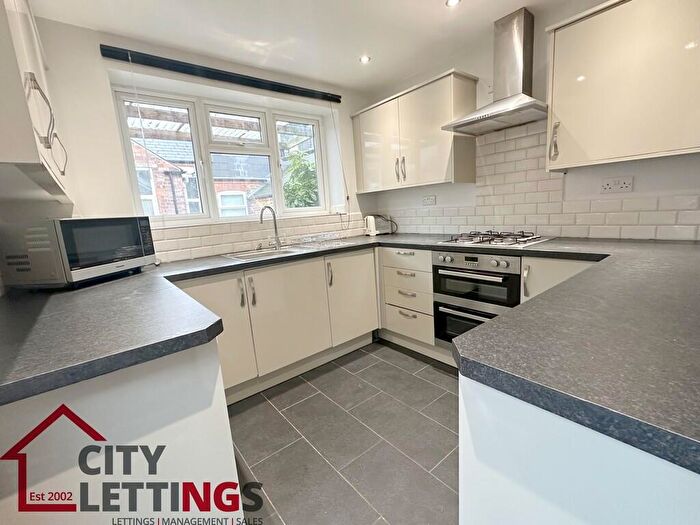 6 Bedroom End Of Terrace House To Rent In Douglas Road, Lenton, NG7