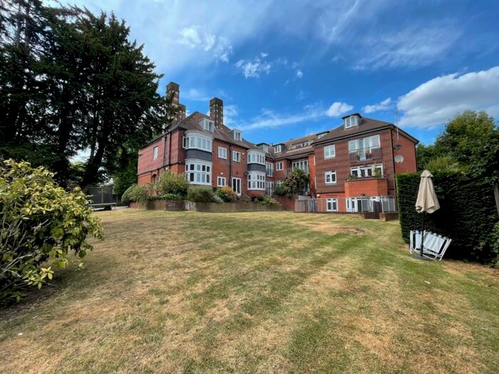 2 Bedroom Flat To Rent In Appleby Court, Palmers Green, N13