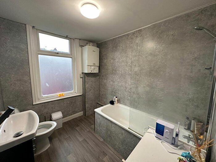 5 Bedroom House To Rent In Willesden Avenue, Victoria Park, £pppw, M13