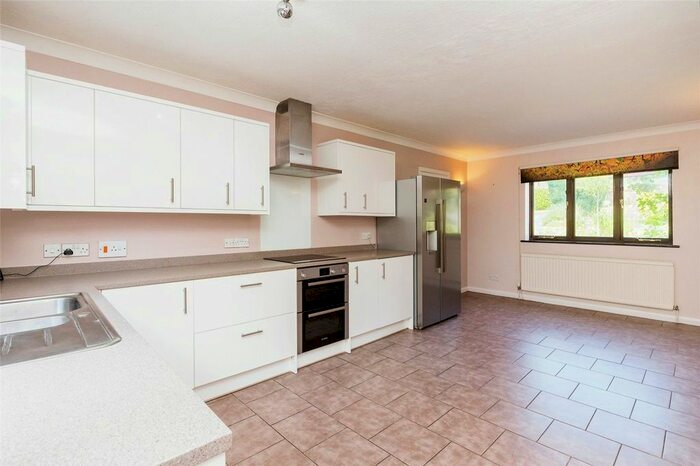 4 Bedroom Detached House For Sale In The Spinney, Robertsbridge, East Sussex, TN32