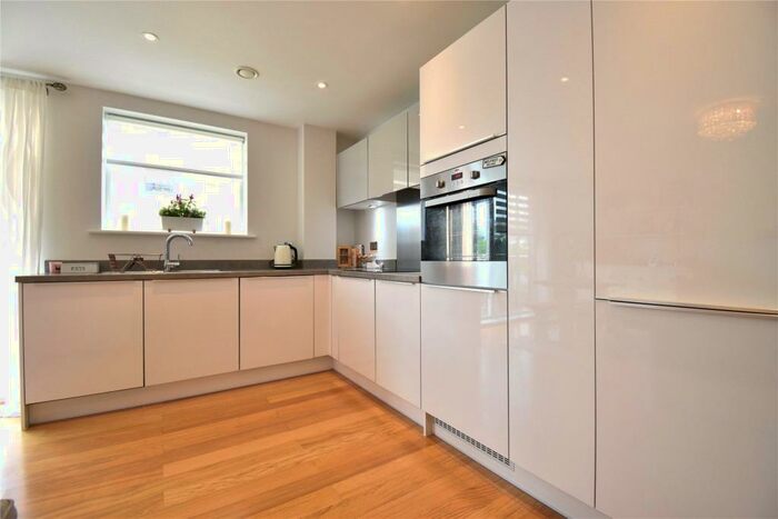 1 Bedroom Apartment To Rent In Westbury Mansions, Old Bracknell Lane West, Bracknell, Berkshire, RG12