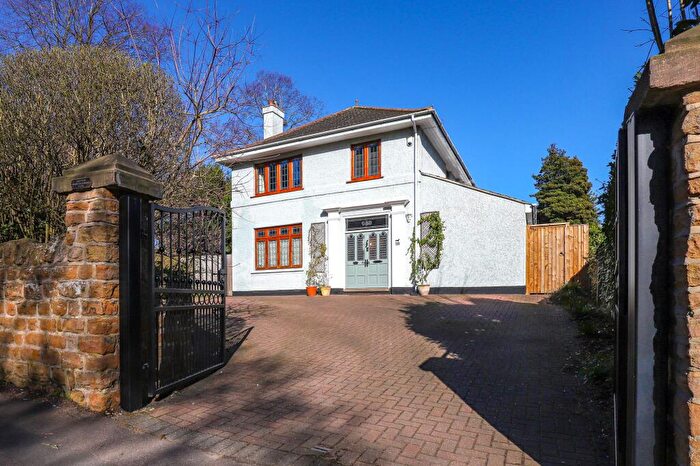 4 Bedroom Detached House For Sale In Edwards Lane, Nottingham, NG5