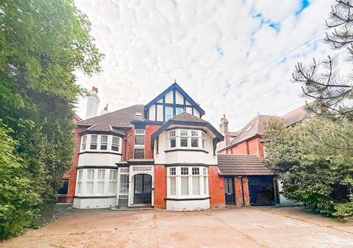2 Bedroom Flat For Sale In Hastings Road, Bexhill, TN40