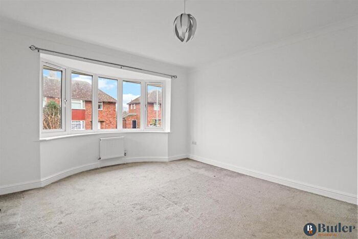 2 Bedroom Semi-Detached Bungalow For Sale In Greenfield Avenue, Kettering, NN15