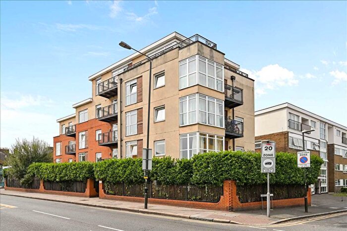 2 Bedroom Flat To Rent In Flat, - Merton Road, London, SW19