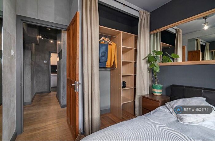 3 Bedroom Flat To Rent In Shadwell Gardens, London, E1