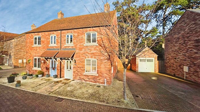 3 Bedroom Semi-Detached House For Sale In Pell Close, Sleaford, NG34