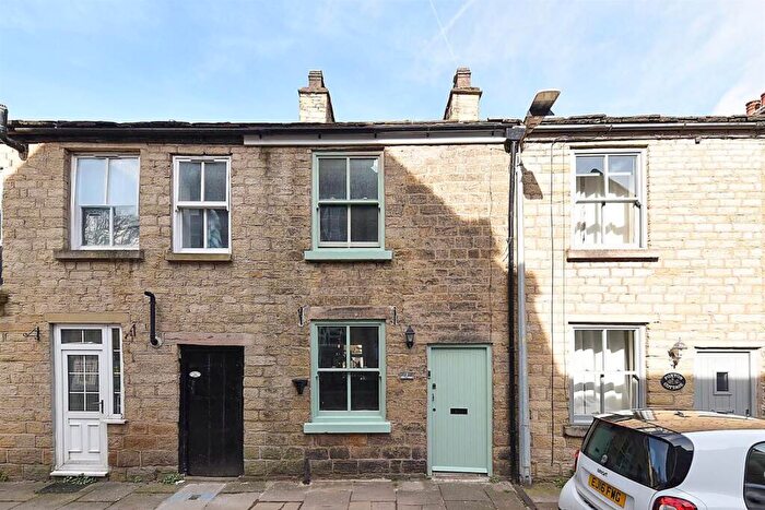 2 Bedroom Cottage For Sale In John Street, Bollington, SK10