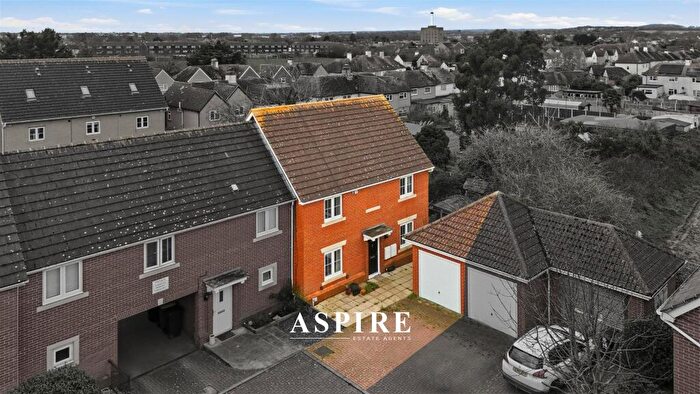 4 Bedroom Semi Detached House For Sale In Stilwells, Rochford, SS4