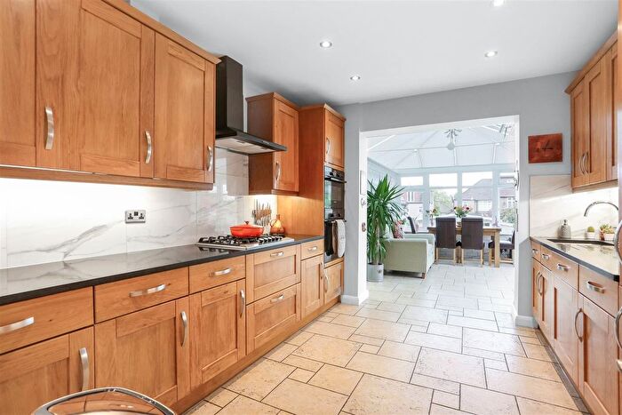 4 Bedroom Semi-detached House For Sale In Winkworth Road, Banstead, SM7