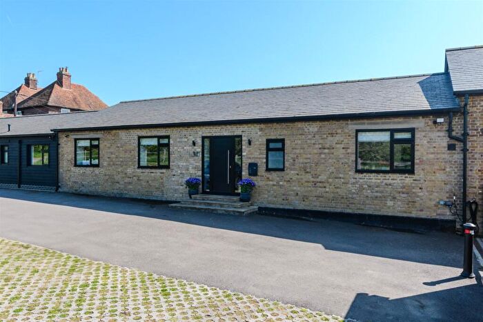 4 Bedroom Barn Conversion For Sale In Cooling Road, High Halstow, Rochester, Kent, ME3