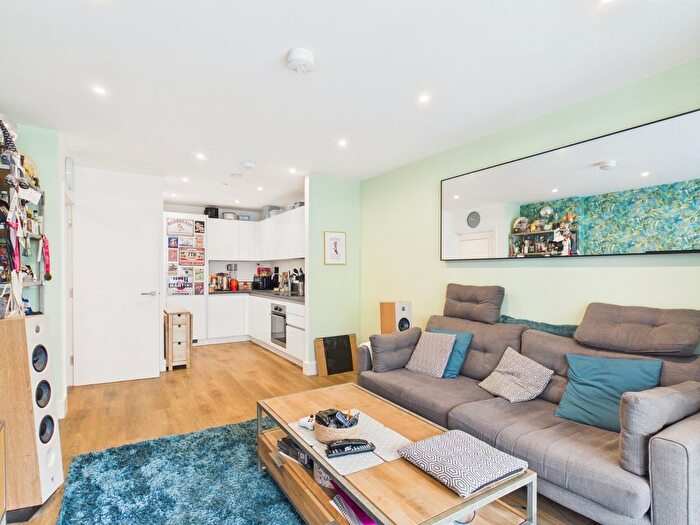 1 Bedroom Flat For Sale In Mill Mead, Staines-Upon-Thames, Surrey, TW18