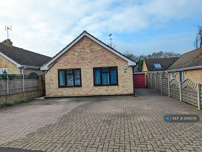 3 Bedroom Bungalow To Rent In Farm View, Yateley, GU46