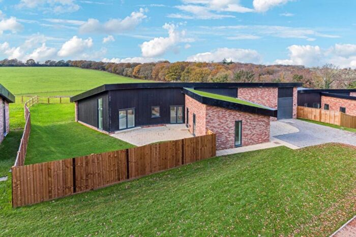 3 Bedroom Detached Bungalow For Sale In Doone Brae, Windmill Road, LU1