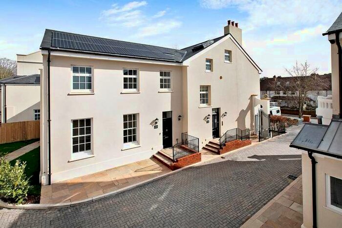 2 Bedroom Apartment To Rent In Magdalen Road, Exeter, Devon, EX2