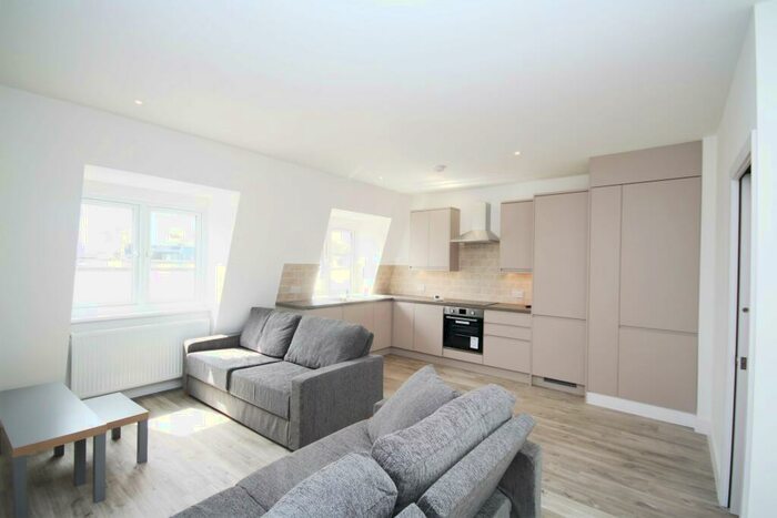 2 Bedroom Apartment To Rent In Yonge Park, London, N4